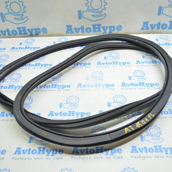 Уплотнитель дверного проема передний левый Audi A3 8V 15-20 4d, 5d 8V5-831-721-A