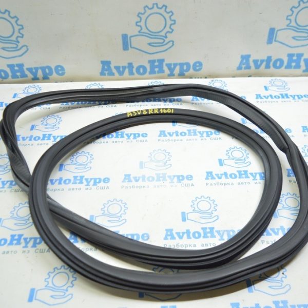 Уплотнитель дверного проема задний правый Audi A3 8V 15-20 4d, 5d 8V5-833-721-A