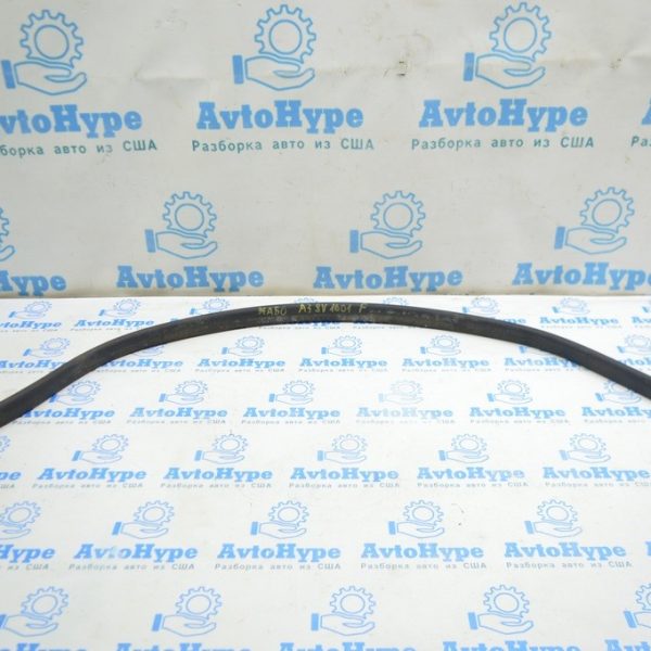 Уплотнитель капота Audi A3 8V 15-20 резинка