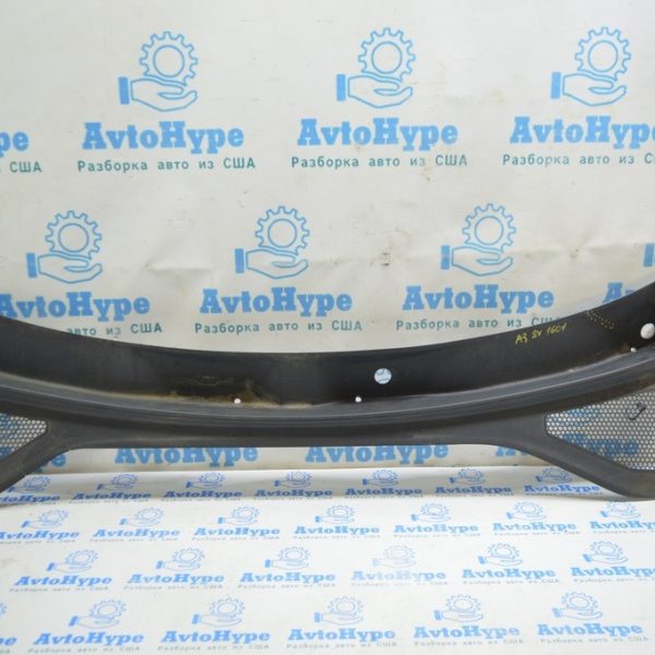 Решетка дворников пластик Audi A3 8V 15-20 4d (01) небольшой деф. 8V5-819-401-9B9