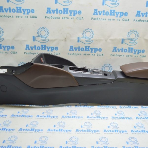 Консоль центральная подлокотник Audi A3 8V 15-20 черная, подлокотник кожа коричневая (01) 8V0-864-207-H