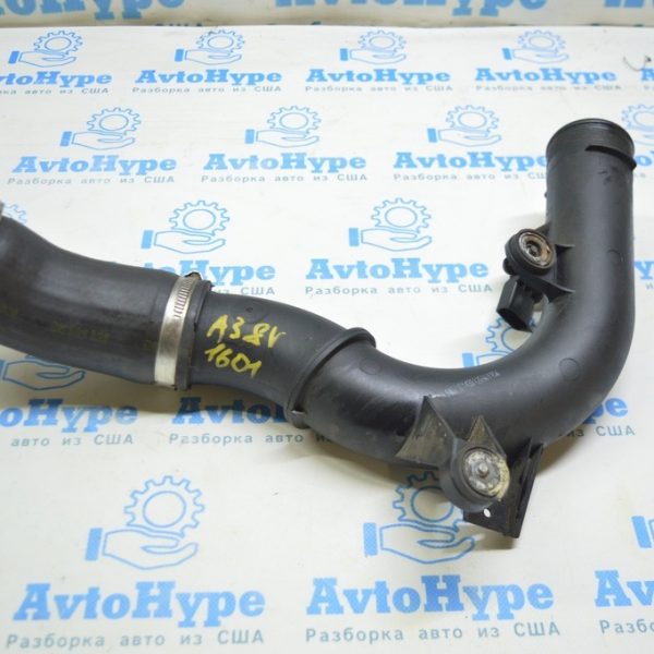 Патрубок на интеркулер правый центр Audi A3 8V 15-20 1.8T, 2.0T пластик под датчик 6C0-145-770