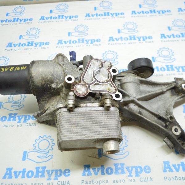 Корпус масляного фильтра Audi A3 8V 15-20 с роликом без масляного охладителя 06L-903-143-D