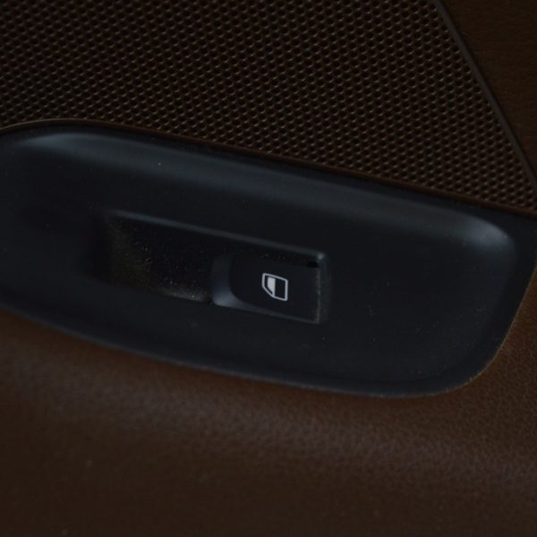 Управление стеклоподъемником передним правым Audi A3 8V 15-20 черное 8V0-959-855