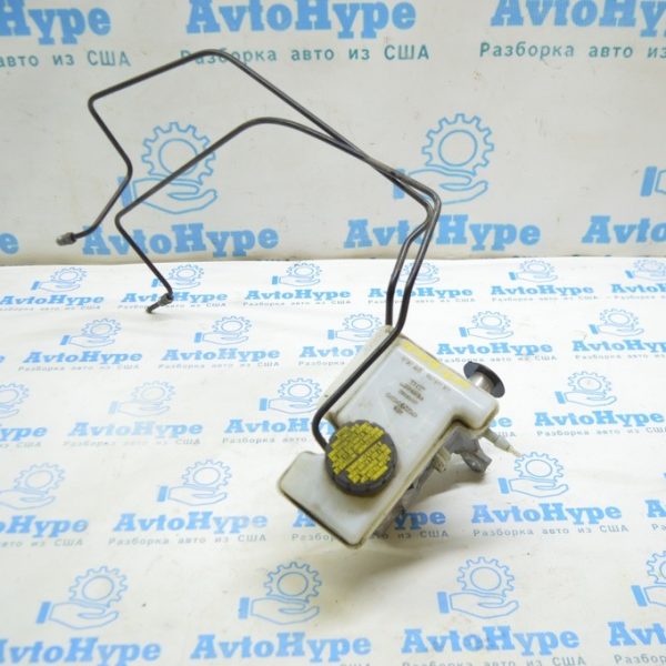 Главный тормозной цилиндр с бачком Audi A3 8V 15-20 4d с крышкой (02) 5Q1-614-019-Q-REP