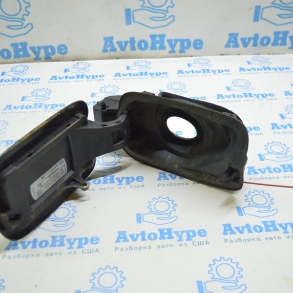 Лючок бензобака с корпусом Audi A3 8V 15-20 4d, 5d (02) черный цвет 8V5-809-907-GRU