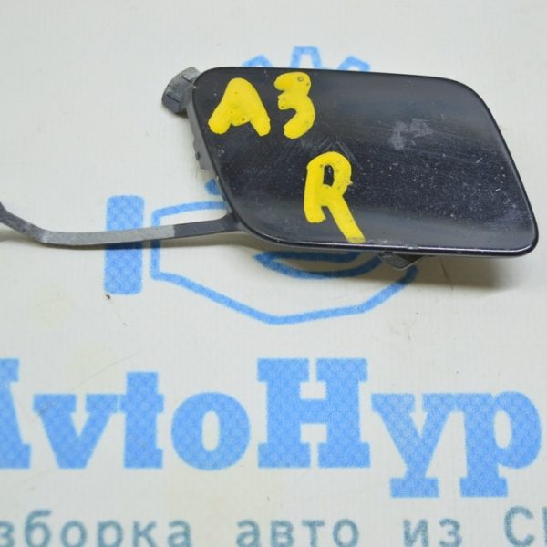 Заглушка буксир крюка переднего бампера Audi A3 8V 15-16 8V5-807-241-GRU