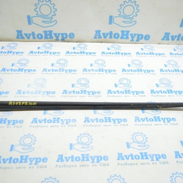 Молдинг лобового стекла правый Audi A3 8V 15-20 4d, 5d (01) деф. 8V5-854-328-A-9B9