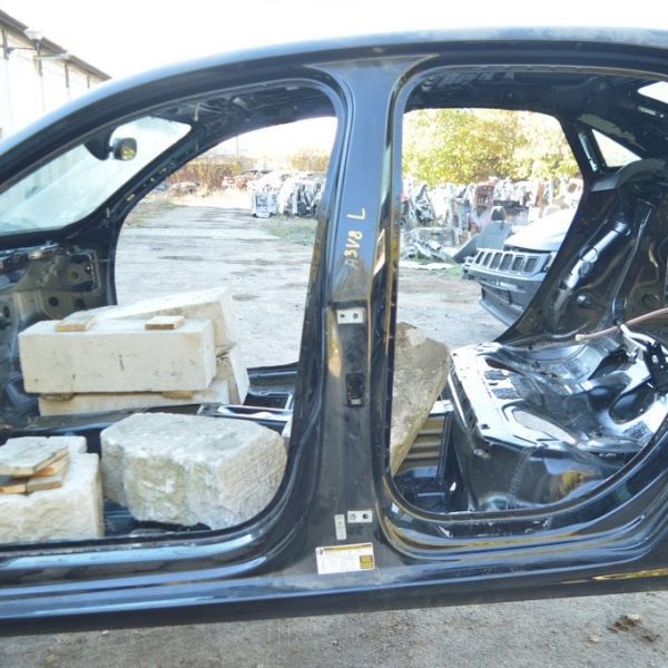 Стойка кузова центральная левая Audi A3 8V 15-20 4d, 5d, на кузове черная (01) 8V5-809-847