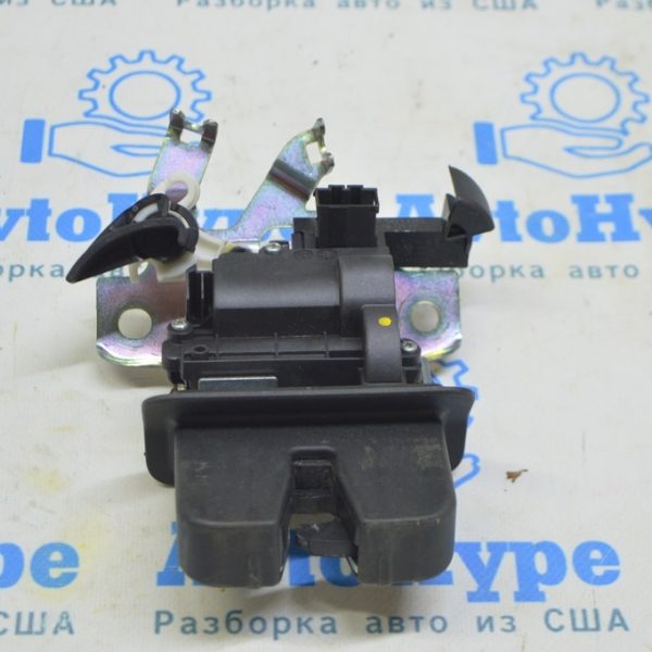 Замок крышки багажника Audi A4 B9 17- 8W0-827-503