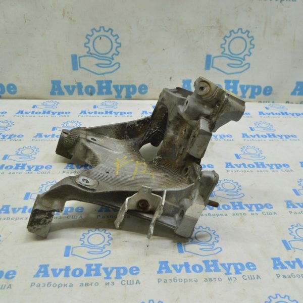 Кронштейн переднего подрамника правый Audi A4 B9 17- 8W0399296E