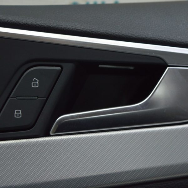 Кнопка центрального замка передняя правая Audi A4 B9 17- 8W1-962-108-5PR