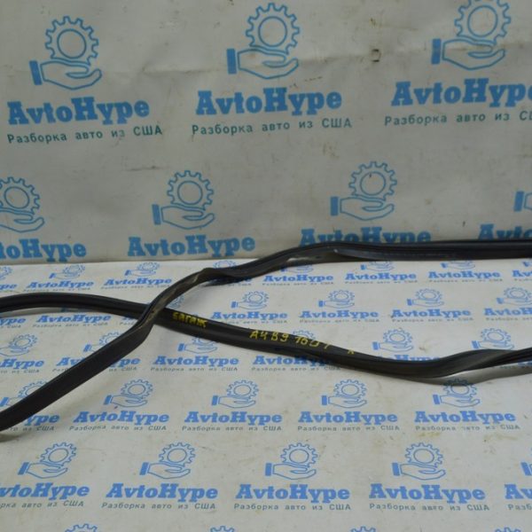 Уплотнитель крышки багажника Audi A4 B9 17- 8W5827705D