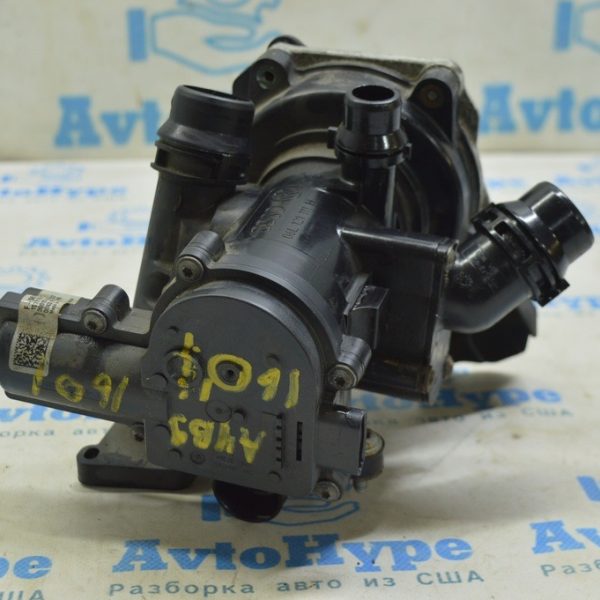 Помпа охлаждения с корпусом термостата в сборе Audi A4 B9 17- 2.0T 06L121111H