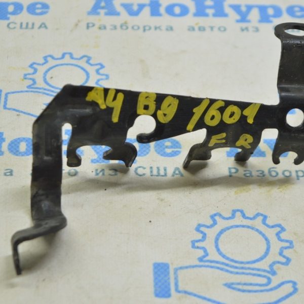 Кронштейн тормозного шланга передний правый Audi A4 B9 17- 8W0611846S