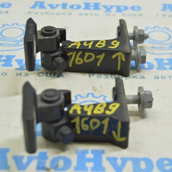 Петля двери верхняя передняя левая Audi A4 B9 17- 8X4833407A