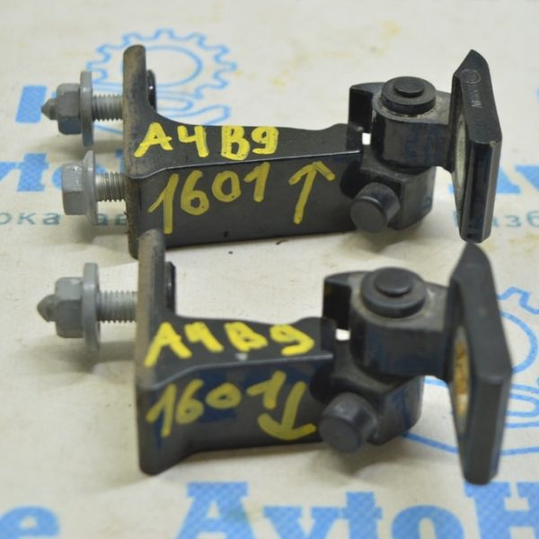 Петля двери верхняя передняя правая Audi A4 B9 17- 8X4833408A