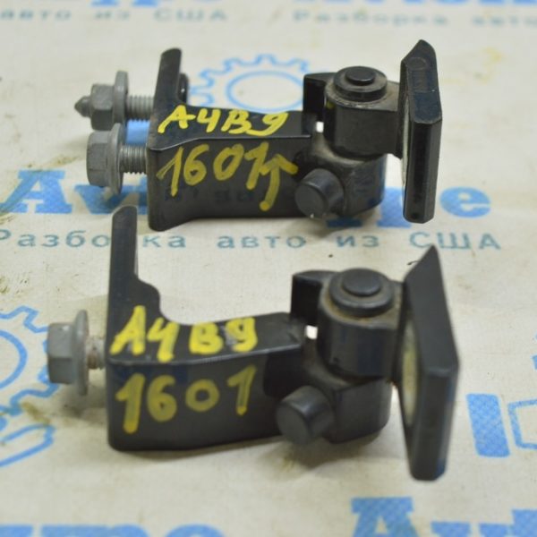 Петля двери нижняя задняя правая Audi A4 B9 17- 8W0833406A