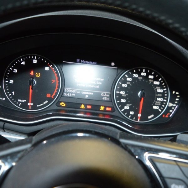 Щиток приборов Audi A4 B9 17- малый дисплей (01) 109к 8W5920840A