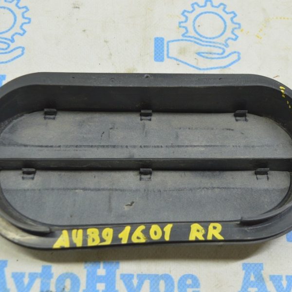 Щиток вентиляции правый Audi A4 B9 17- (01) треснут 6R0819465A