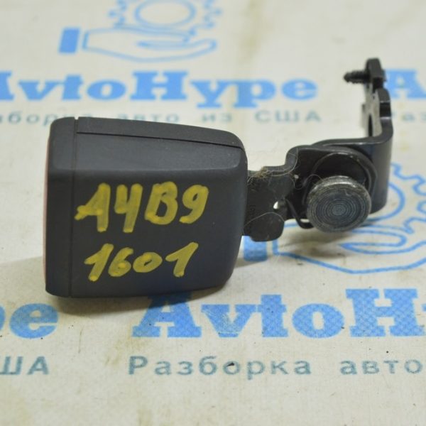 Защелка ремня безопасности задняя правая Audi A4 B9 17- черная 8W0-857-740-C-MNB