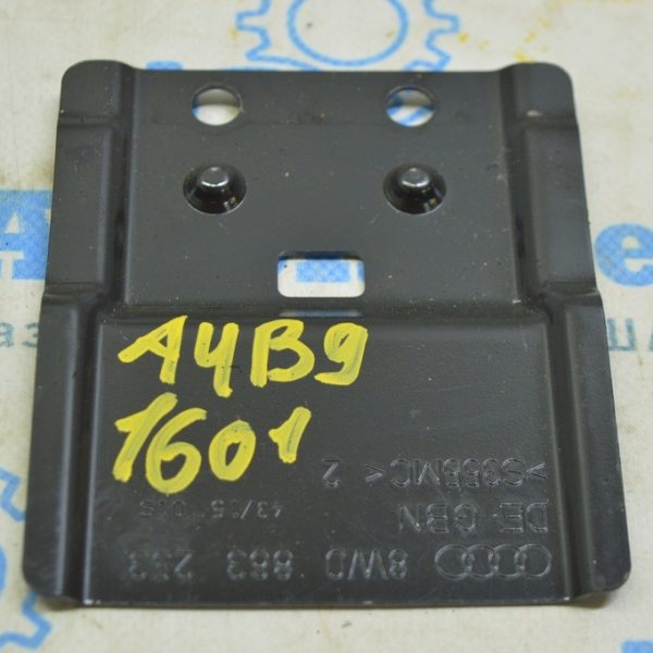 Кронштейн пола багажника Audi A4 B9 17- 8W0863253