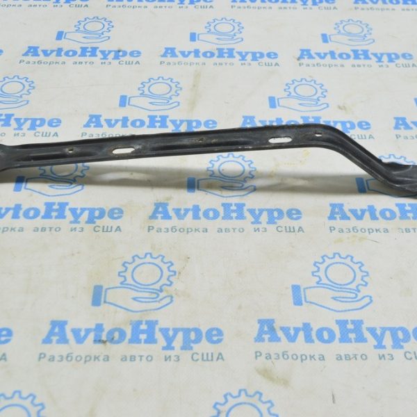 Кронштейн топливного бака правый Audi A4 B9 17- 2.0T 8W0201653