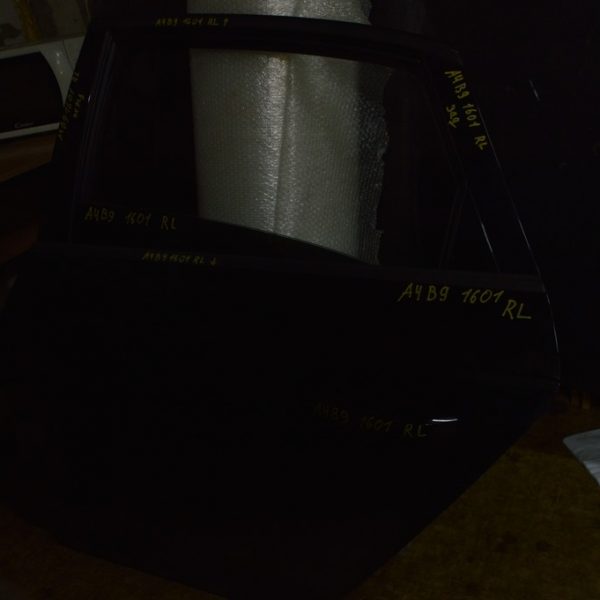Дверь голая задняя левая Audi A4 B9 17-19 (01) черная 8W5833051C