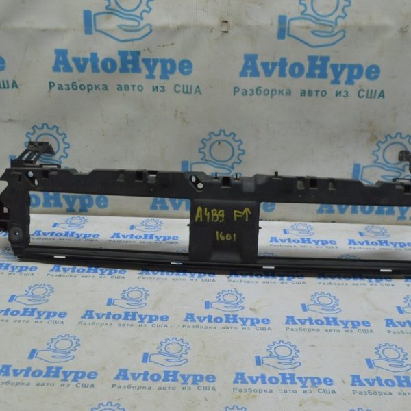 Крепление решетки радиатора Audi A4 B9 17- (01) надлом 8W0807771