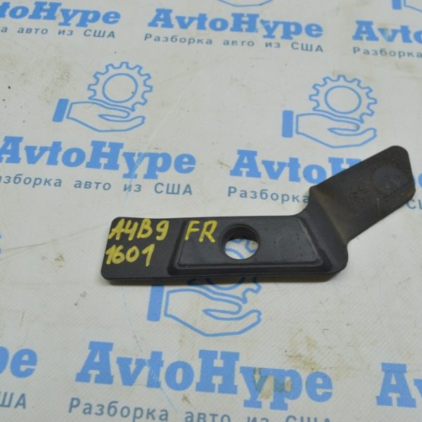 Уплотнитель крыло-фара правый Audi A4 B9 17- 8W0823746