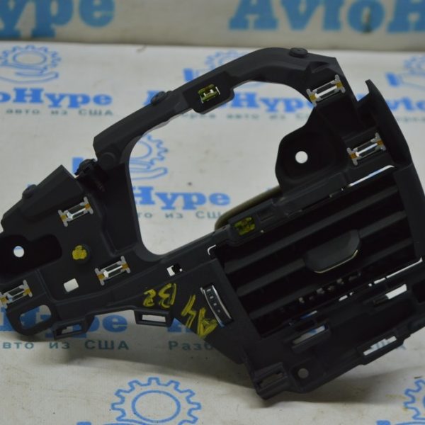 Дефлектор воздуховода передней панели левый Audi A4 B9 17- 8W1820901 B6PS