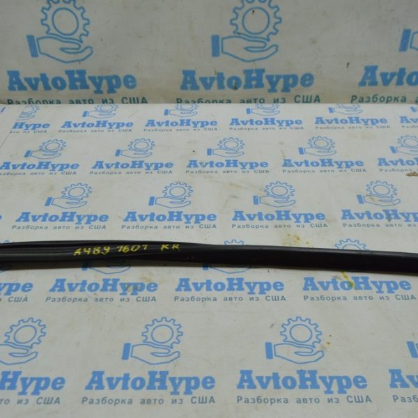 Уплотнитель стекла внутренний двери задней правой Audi A4 B9 17- 8W0839480