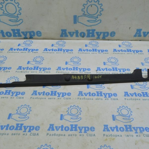 Уплотнитель крыла капот-крыло правый Audi A4 B9 17- передний 8W0820582