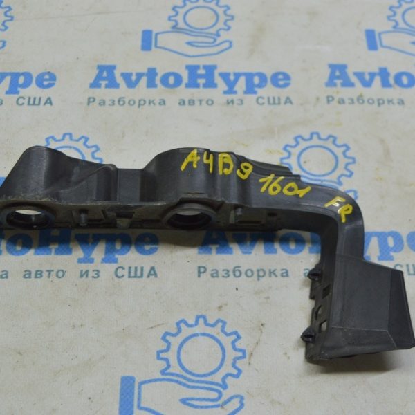 Крепление переднего бампера на крыле правое Audi A4 B9 17-19 8W0807284