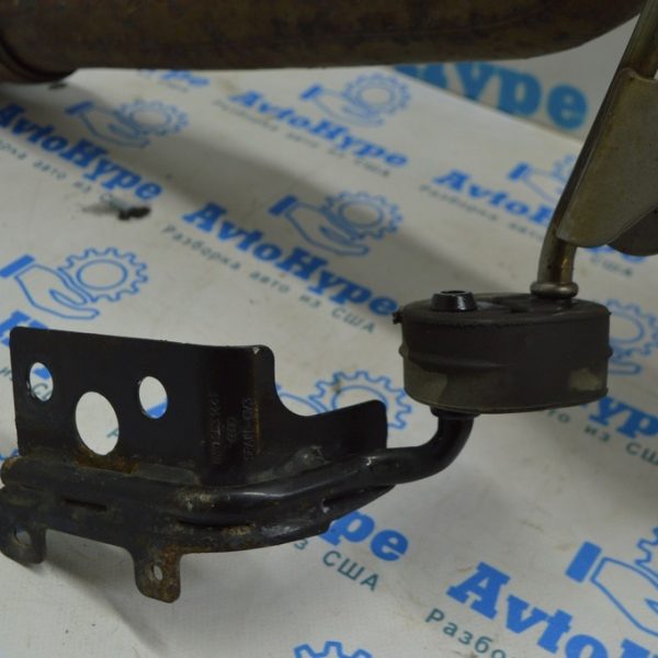 Кронштейн глушителя передний правый Audi A4 B9 17- 2.0T с резинкой 8W0-253-144-F