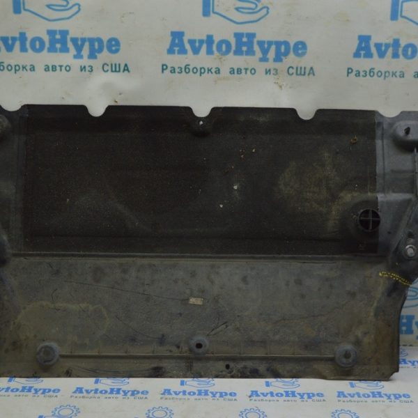 Защита двигателя Audi A4 B9 17-19 (01) оплавлена, трещины 8W0863821B