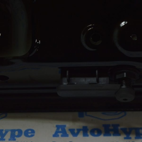 Отбойник крышки багажника правый Audi A4 B9 17-18 на крышке 8W5827499