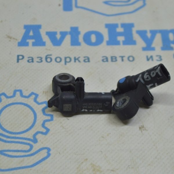 Датчик подушки безопасности передний левый Audi A4 B9 17- на телевизоре 4M0959651