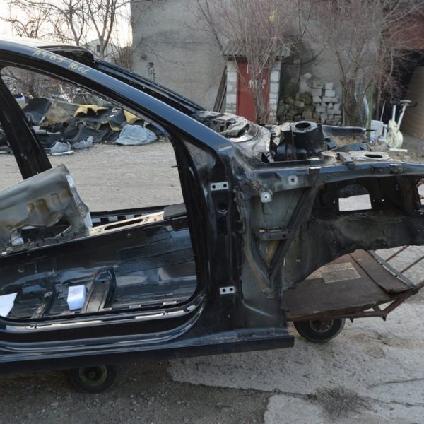 Четверть передняя правая Audi A4 B9 17- черная (01) 8W0803104