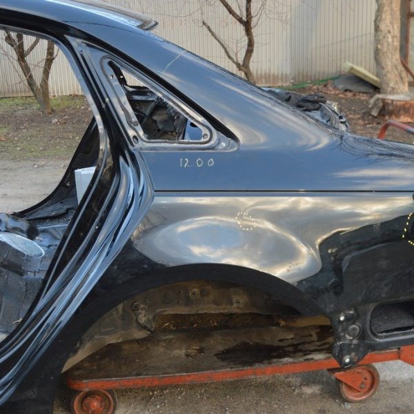 Четверть крыло задняя левая Audi A4 B9 17- черная, тычки (01) 8W5809837