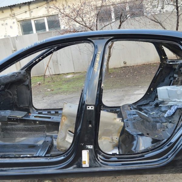Стойка кузова центральная левая Audi A4 B9 17- 8W5809847