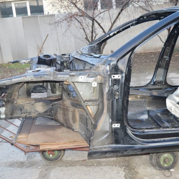 Четверть передняя левая Audi A4 B9 17- черная (01) 8W0803103