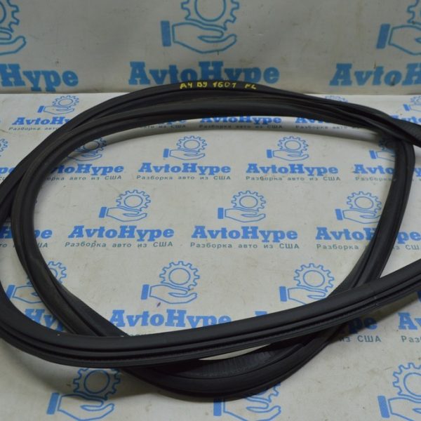 Уплотнитель дверного проема передний левый Audi A4 B9 17- 8W0831721C