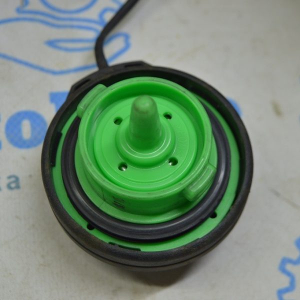 Крышка заливной горловины бензобака Audi A4 B9 17- 8W0-201-550-D