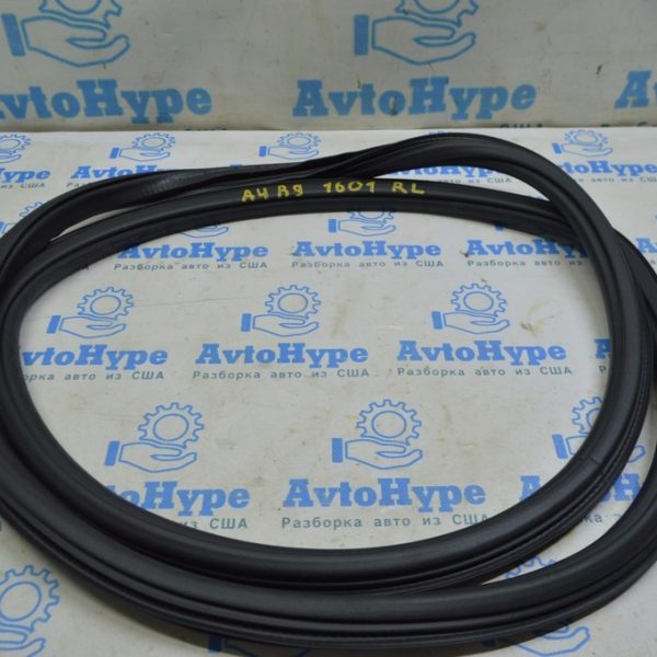 Уплотнитель дверного проема задний левый Audi A4 B9 17- 8W5833721C