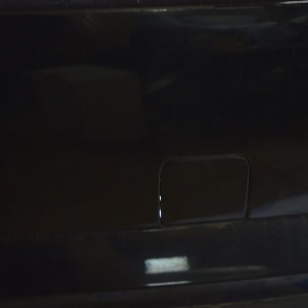 Заглушка буксир крюка заднего бампера Audi A4 B9 17-19 8W5807441 GRU