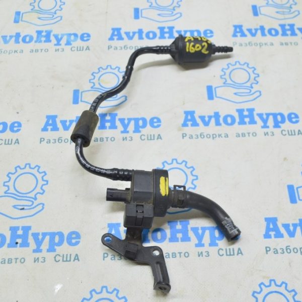 Клапан продувки топливных паров Audi A4 B9 17- с трубкой 06H906517Q