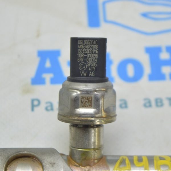 Датчик давления топлива Audi A4 B9 17- 2.0T 06L-906-054-C 06L-906-054-C