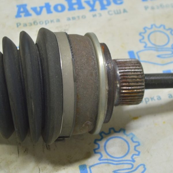 Болт крепления ступицы перед правый Audi A4 B9 17- 8E0407643A