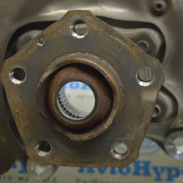 Ступица передняя левая Audi A4 B9 17- (02) 8W0407613